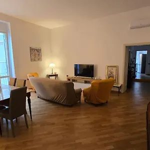 Tra Mare E Castello La Spezia